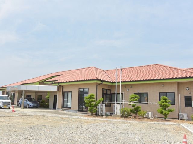 快適な居室の外観 外観 広々とした明るい建物は、快適な環境を提供し、日々の活動に充実感を与えます。