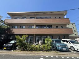 3階建ての建物外観