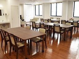 明るいダイニングスペース