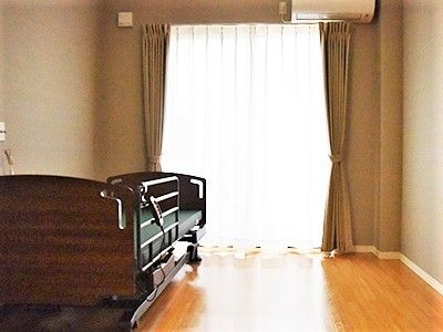 明るい居室の一角