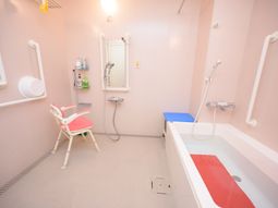 バリアフリーの浴室設備