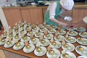 料理を準備する様子