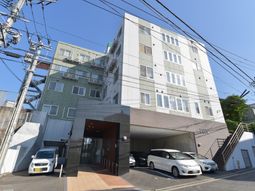 多階層建物の全景