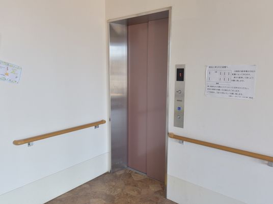 エレベーターの入口部分