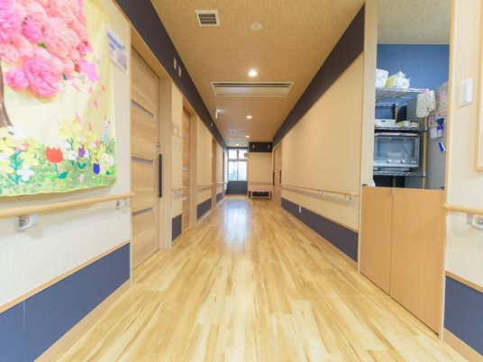 きれいな長い廊下