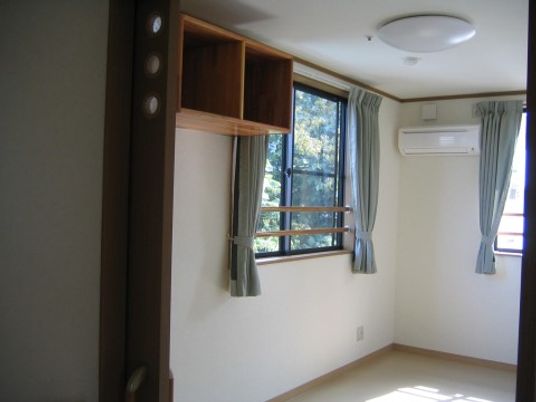 日差し入る明るい居室