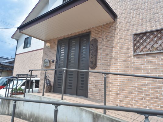 レンガ造りのエントランス