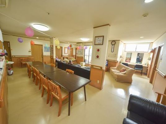 ゆったりとしたダイニングの様子