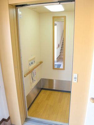 安全な手すり付きエレベーター