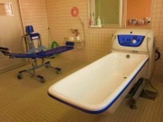 広々とした浴室