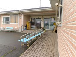 安全なエントランス外観