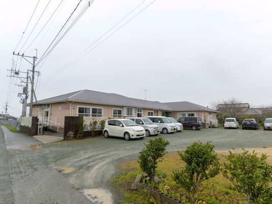 広々とした駐車場施設
