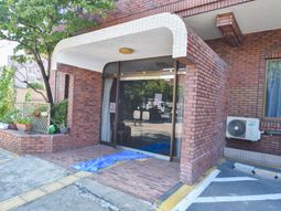 レンガ造りのエントランス