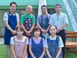 スタッフ集合写真