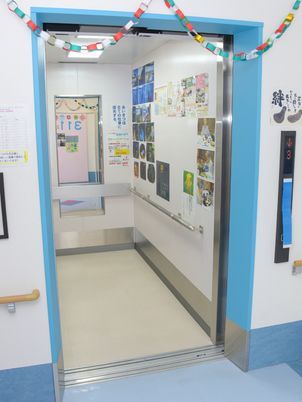 エレベーターの入口風景
