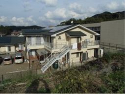 二階建ての建物