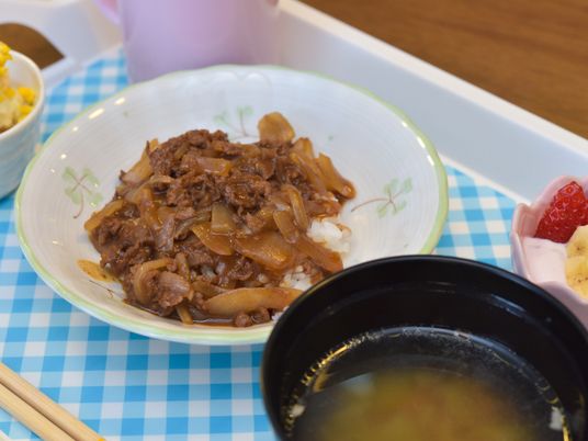 栄養バランスの食事提供