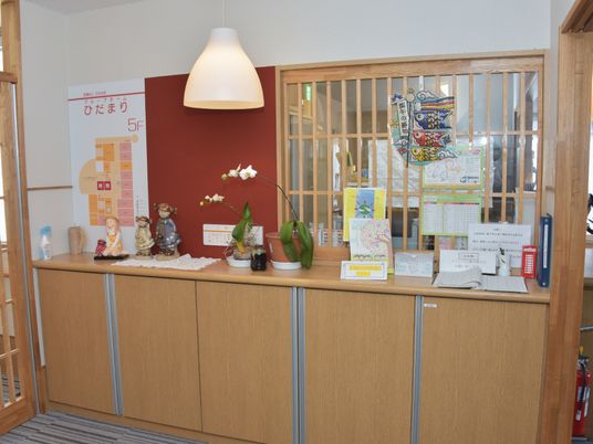 応接カウンターと掲示物