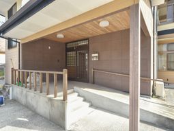 和風の建物のエントランス