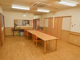 明るい食堂スペース