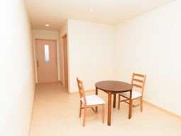 シンプルな居室の内観