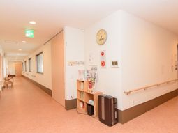 廊下の明るいイメージ