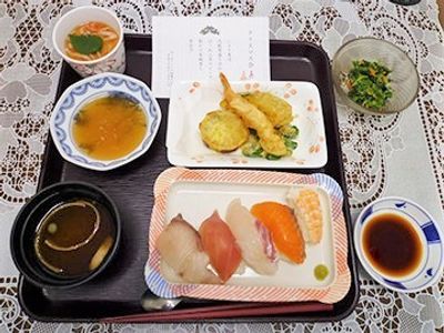 和風の彩り豊かな食事