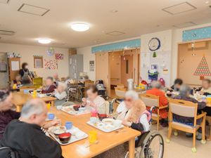 明るい食堂の風景