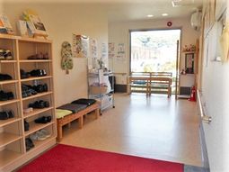 エントランスの明るい空間