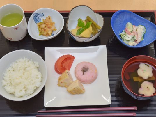 和食の彩り豊かな食事