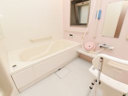 手すり付き浴室施設