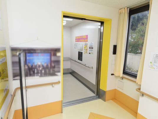 エレベーター入口の風景