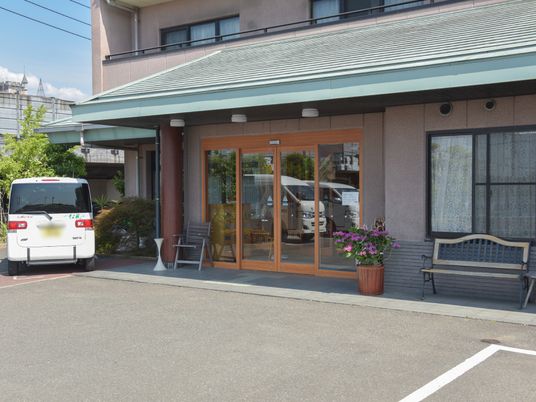 明るく清潔なエントランス