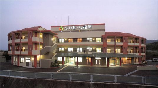 広々とした建物外観
