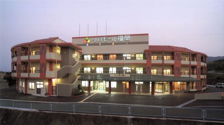 広々とした建物外観
