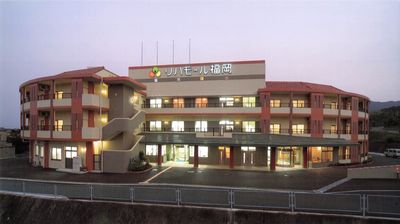 広々とした建物外観