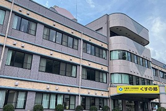 三階建ての建物外観