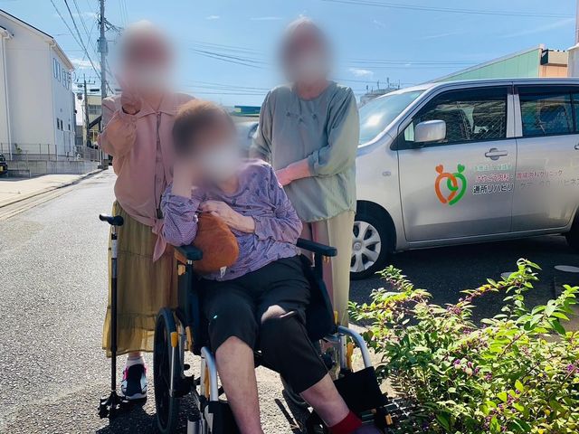 介助を受ける様子の外観 外観 安心して過ごせる環境が整っています。外出時の移動が楽になります。