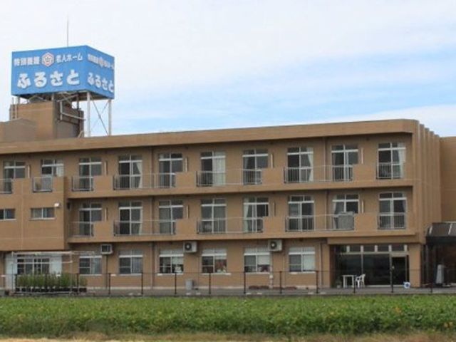 建物の外観 外観 広々とした造りの三階建て建物です。自然に囲まれた落ち着いた雰囲気を感じられます。