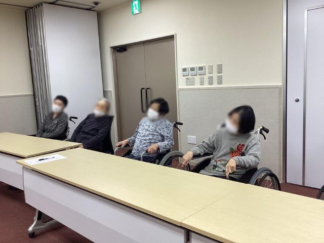会議室の様子 多目的室 広々とした多目的室で、和やかな雰囲気の中、快適に過ごせる環境が整っています。
