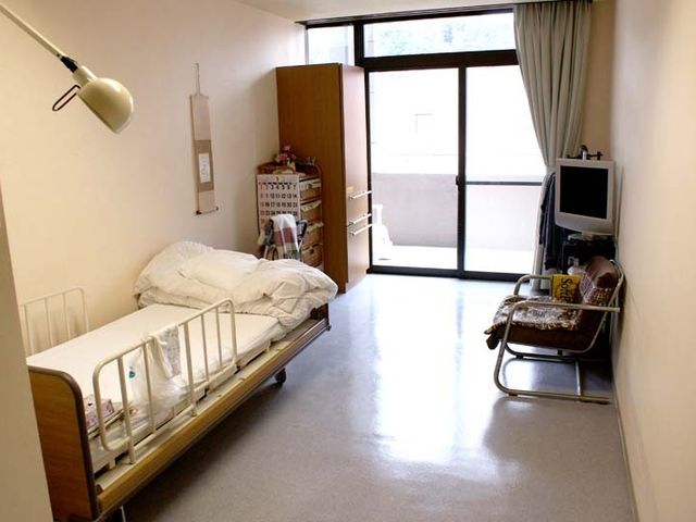 くつろげる居室 居室 自然光が差し込む、落ち着いた雰囲気の居室です。プライベートな時間を快適に過ごせます。