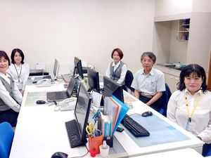 スタッフが集う会議室  
