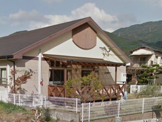 和風な外観の建物