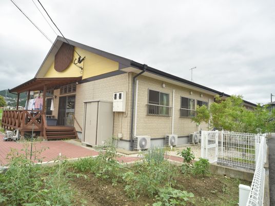 屋外の居心地の良い建物