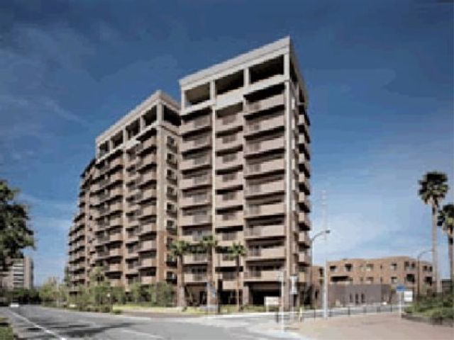 多階層のモダンな外観 外観 ゆとりある設計の建物外観です。周囲には緑が配置され、明るい印象を与える環境が整えられています。
