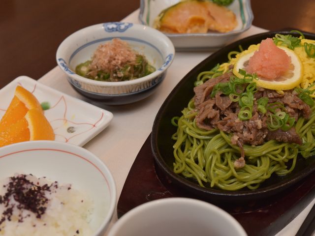 彩り豊かな食事の様子 お食事例 栄養バランスに優れた食事をご用意しており、お食事の時間も楽しいひとときを過ごせます。
