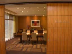 落ち着いた食堂の様子