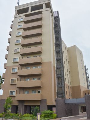 高層の建物外観