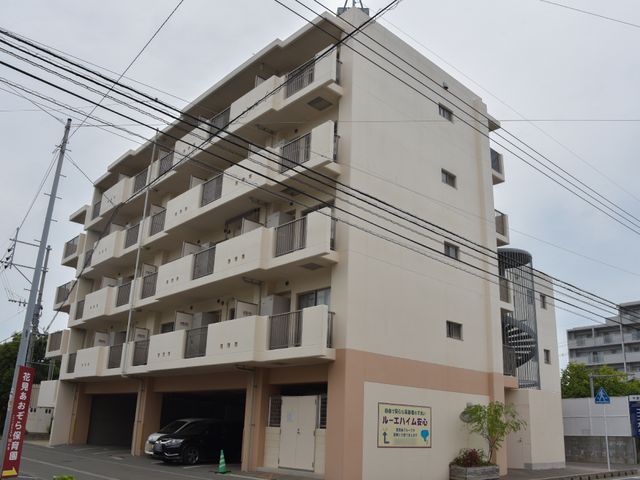 多階層の建物外観 外観 ゆとりある空間で皆様をお迎えする外観です。都会の利便性を享受しつつ落ち着いた環境でお過ごしいただけます。