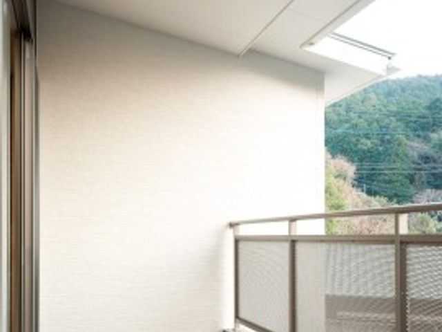 明るい綺麗なバルコニー バルコニー ゆったり過ごせる清潔なバルコニーです。新鮮な空気を感じながら、ゆっくりと時間を過ごすことができます。